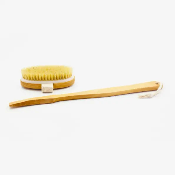 Dual-Function Sauna Brush – Exfoliation & Detox – Featuring natural bristles, this brush enhances skin health, promotes lymphatic drainage, and aids in detoxification.