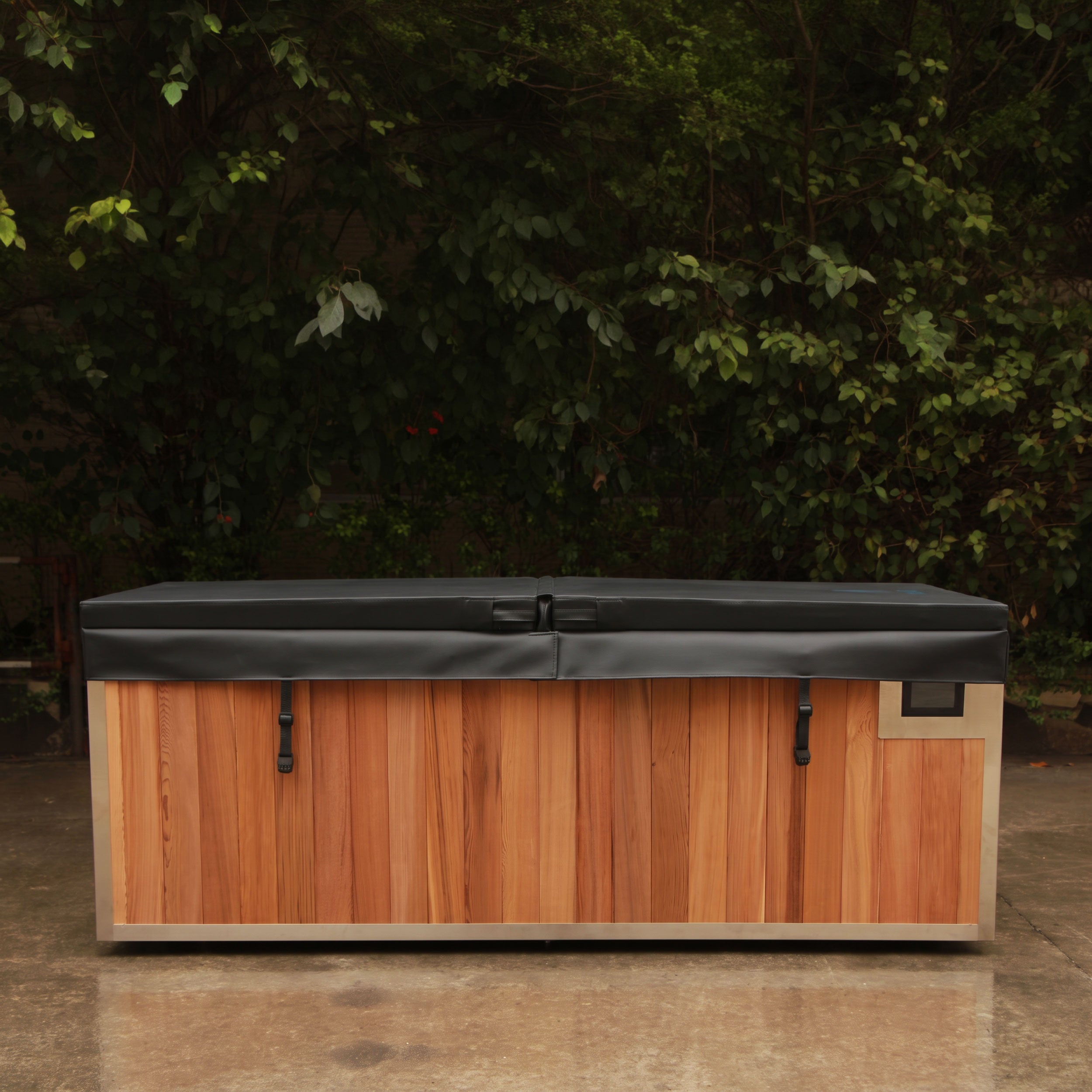 Finnmark SoulCold plunge protected by its insulated marine-grade vinyl cover