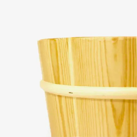 Scandia Wooden Sauna Bucket – High-Quality Craftsmanship – A close-up view showcasing the natural wood grain and reinforced bands for durability in high-temperature sauna environments.