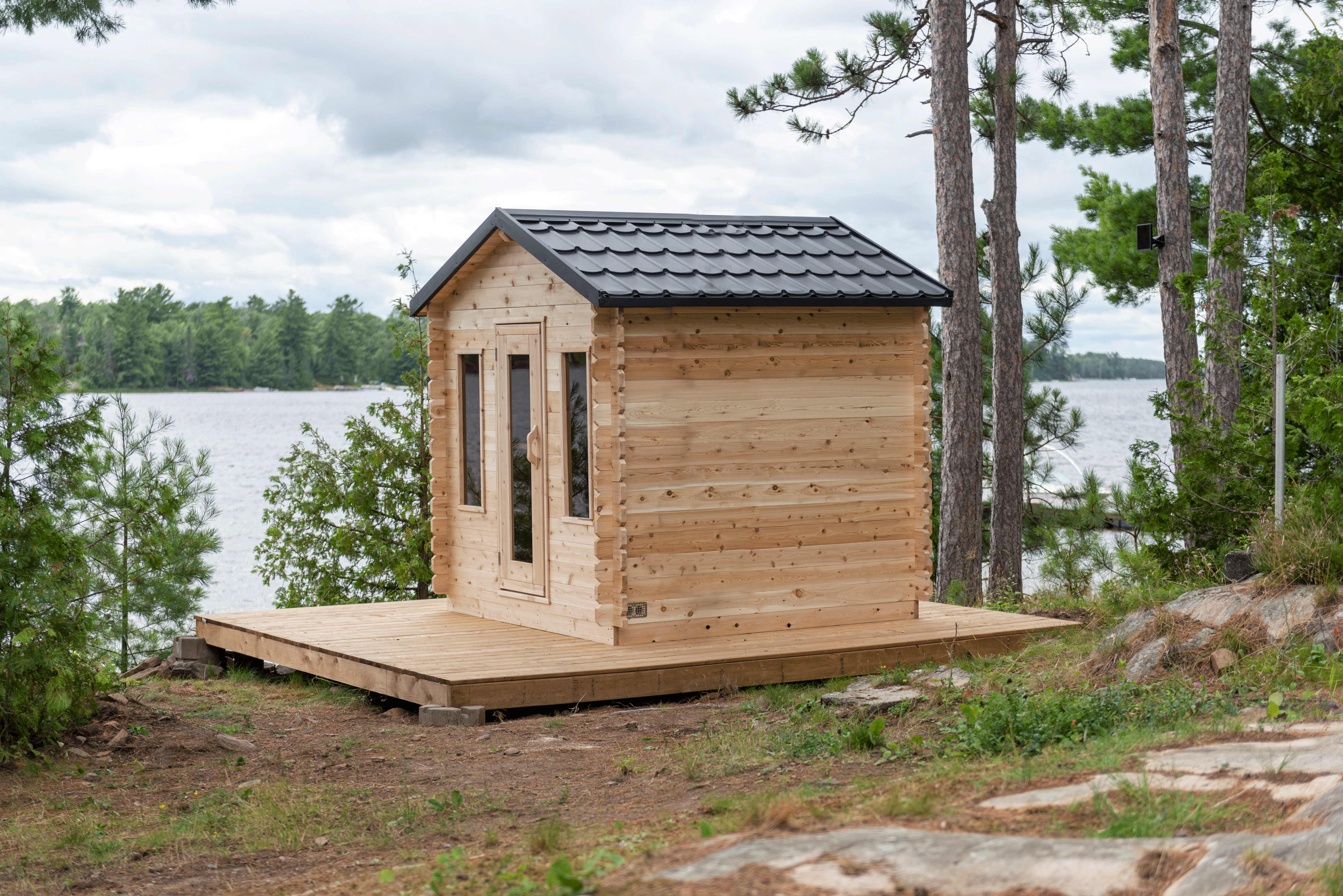 Dundalk Leisurecraft Georgian Cabin Sauna in woods with lake view