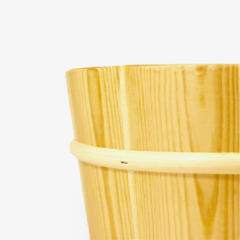 Scandia Wooden Sauna Bucket – High-Quality Craftsmanship – A close-up view showcasing the natural wood grain and reinforced bands for durability in high-temperature sauna environments.